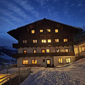 Hostel In / Out -, Saalbach